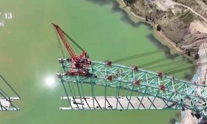 川青铁路一大桥绳索断裂，6人遇难10人失联，该桥两月前刚封顶，原计划本月底合龙，应急管理局回应